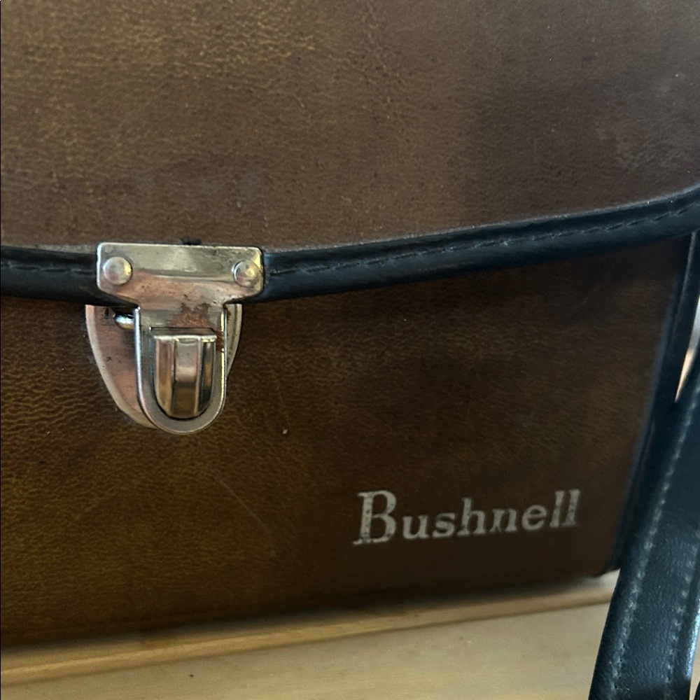 Vintage Bushnell binoculars with case. - Picture 4 of 11